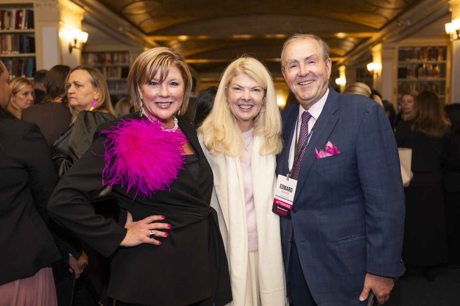 Guests connecting during the Salon cocktail hour